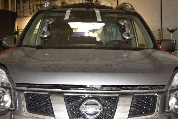 лобовое стекло на ниссане